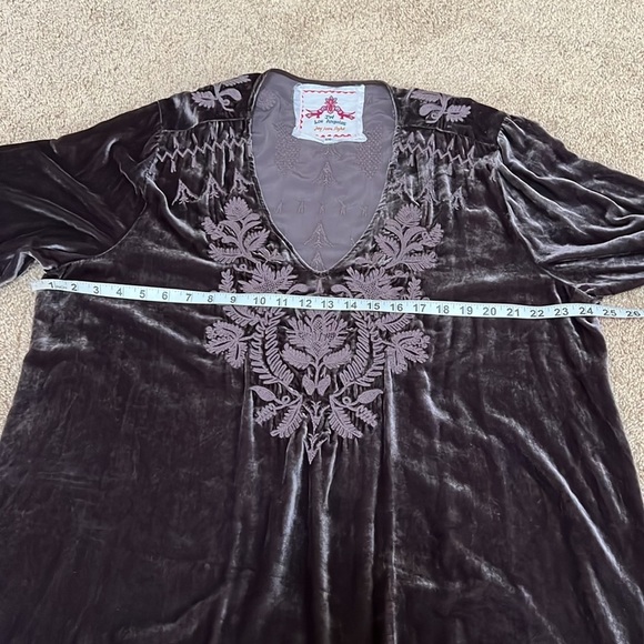 JOHNNY WAS Size XXL velvet asymmetrical tone on tone embroidered top - Picture 8 of 10